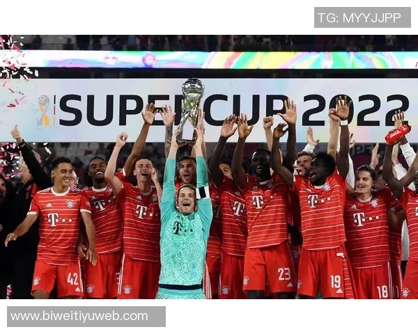 拜仁慕尼黑25-26赛季全家福展现新援风采与德超杯沙拉盘荣耀 拜仁慕尼黑25-26赛季全家福展现新援风采与德超杯沙拉盘荣耀